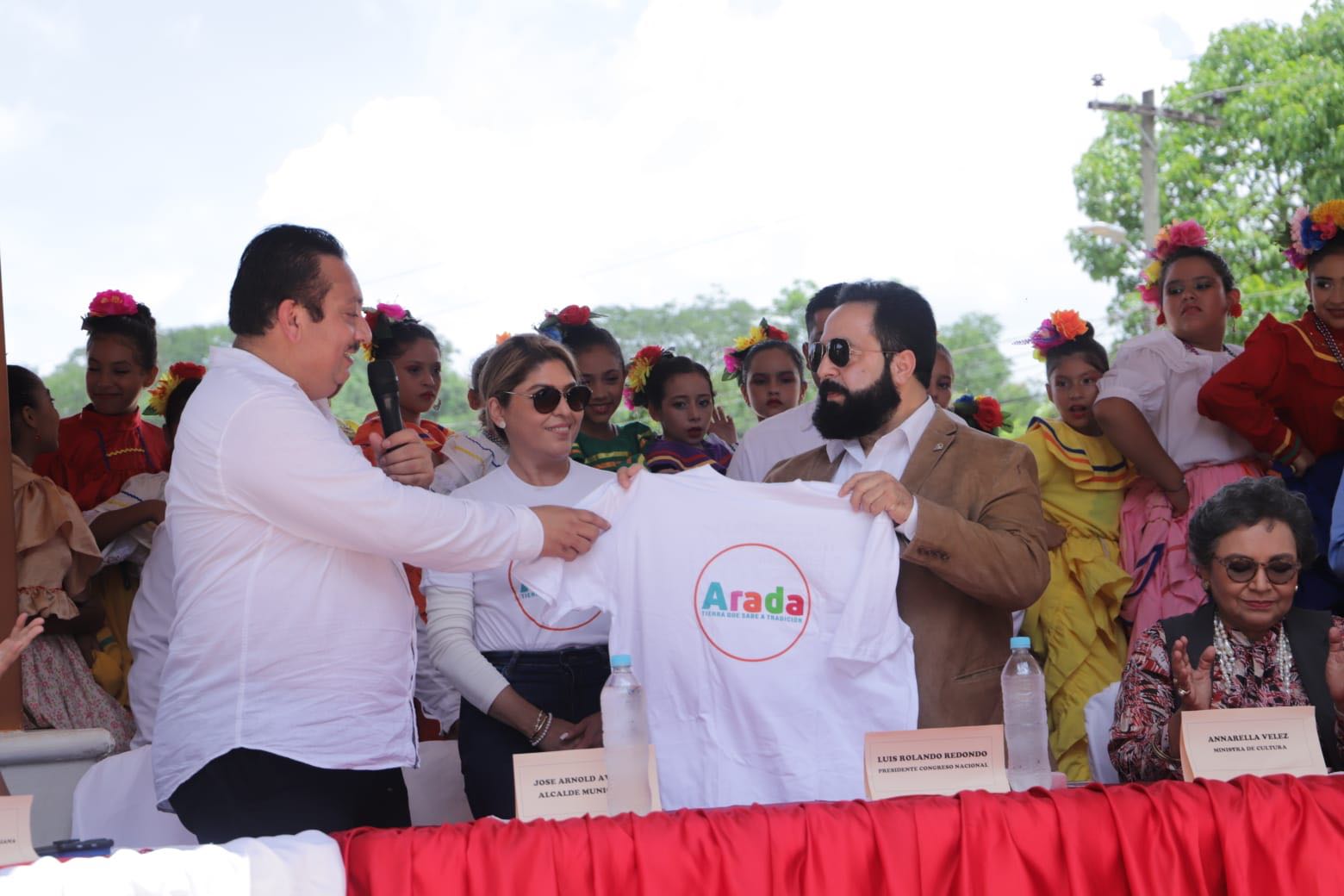 Presidente visitó la ciudad muralista de Arada, SB